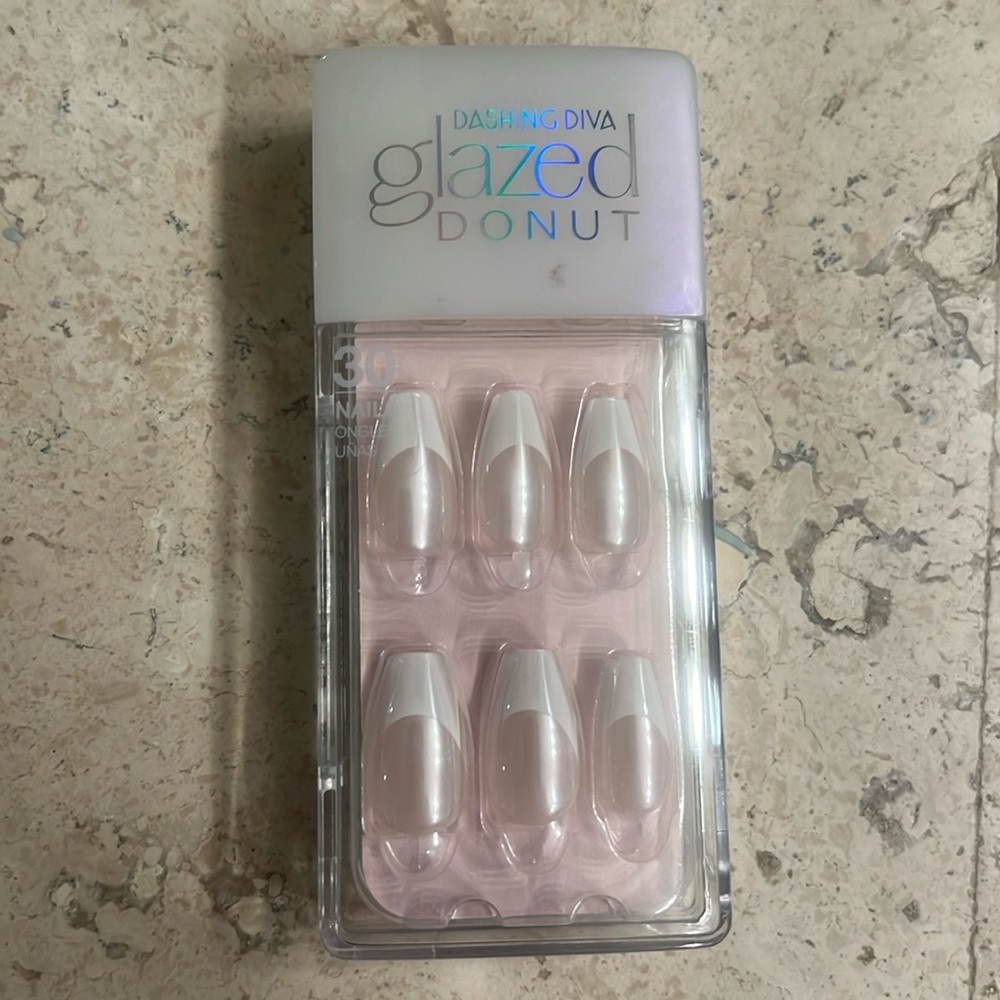 💕HP💕NIB! Dashing Diva Medium Magic Press Glazed Donut press-on manicure